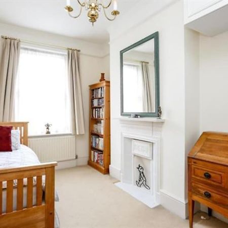 Large 3 Bed Flat In Central Wimbledon Лондон Екстер'єр фото