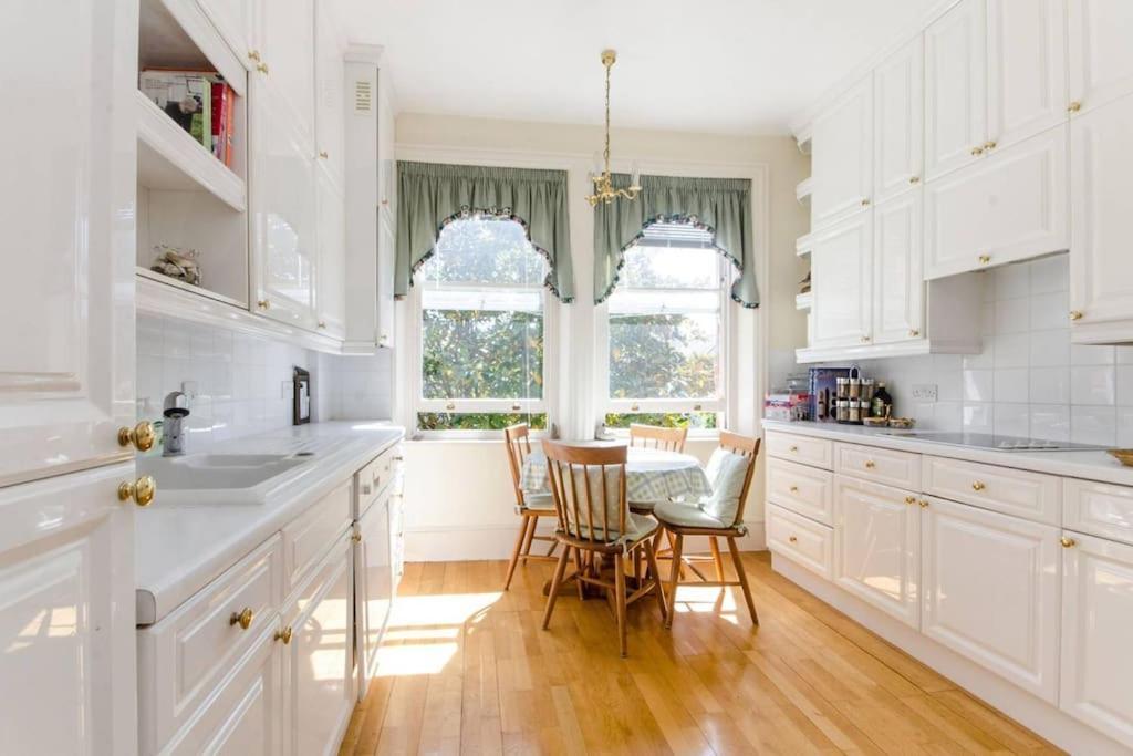Large 3 Bed Flat In Central Wimbledon Лондон Екстер'єр фото