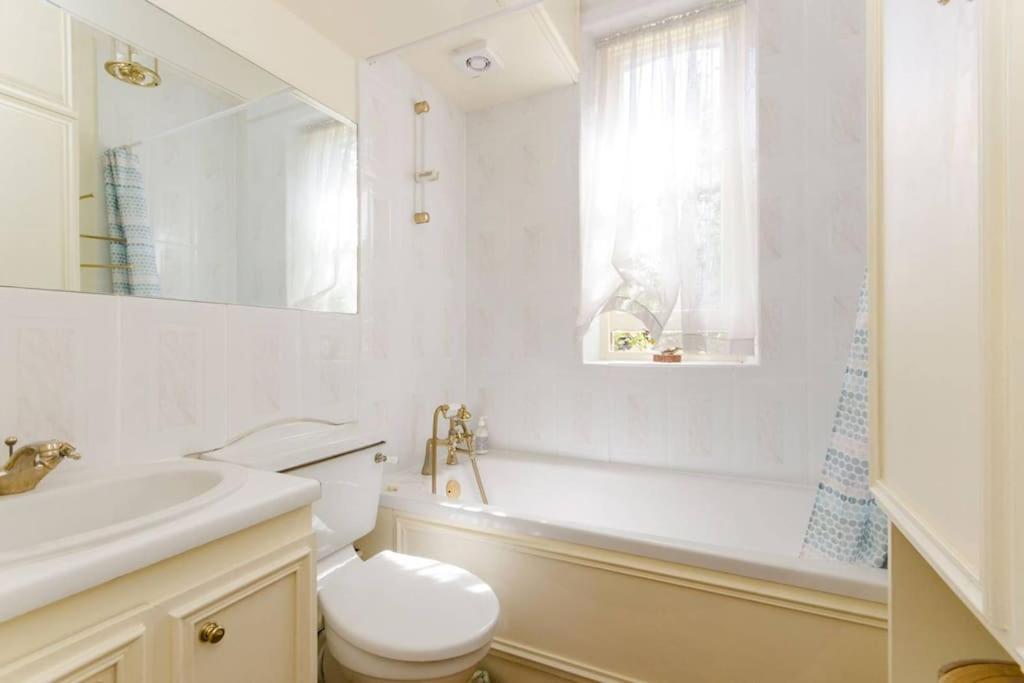 Large 3 Bed Flat In Central Wimbledon Лондон Екстер'єр фото
