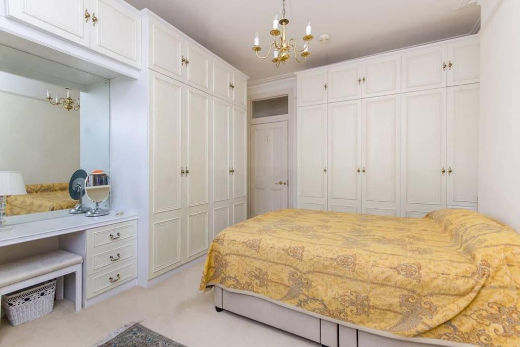 Large 3 Bed Flat In Central Wimbledon Лондон Екстер'єр фото
